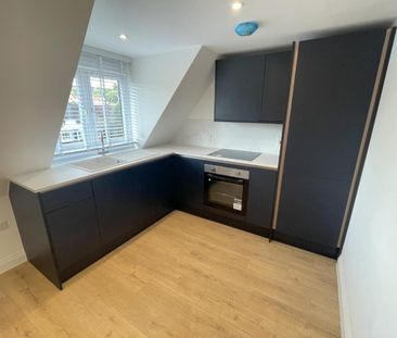 1 bedroom Flat To Let - Photo 2