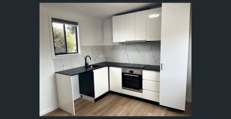 Cosy, Light-Filled Bungalow in Prime Location - Photo 3