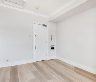 A bright studio room with kitchenette situated on the third floor o... - Photo 6