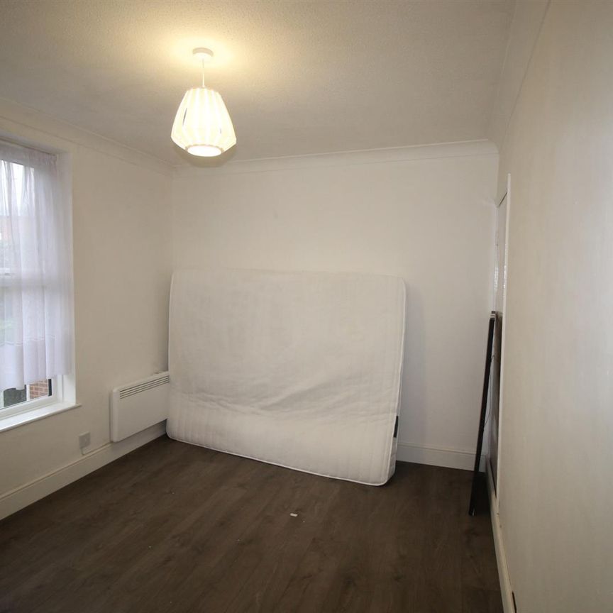 West Wycombe Road, High Wycombe - Photo 1