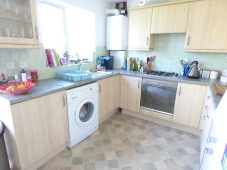 3 bedroom terraced house to rent - Photo 5