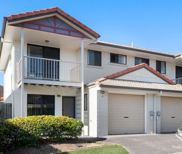 PARKINSON 3 BEDROOM TOWNHOUSE - 2 MINITS TO PUBLIC TRANSPORT - Photo 1