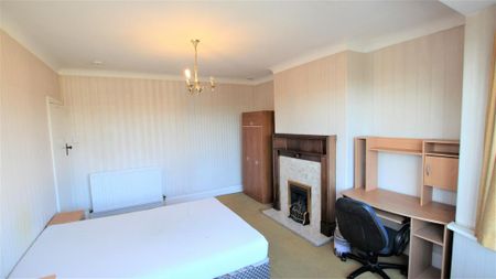 3 bedroom flat to rent - Photo 5