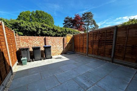 Ockenden Road, Woking, Surrey, GU22 - Photo 5