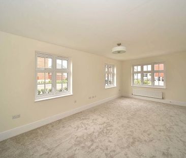 4 bedroom detached house to rent - Photo 2