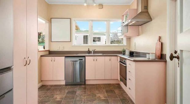 CORNWALL PARK - STANDALONE HOME - BEAUTIFULLY ... - Photo 1