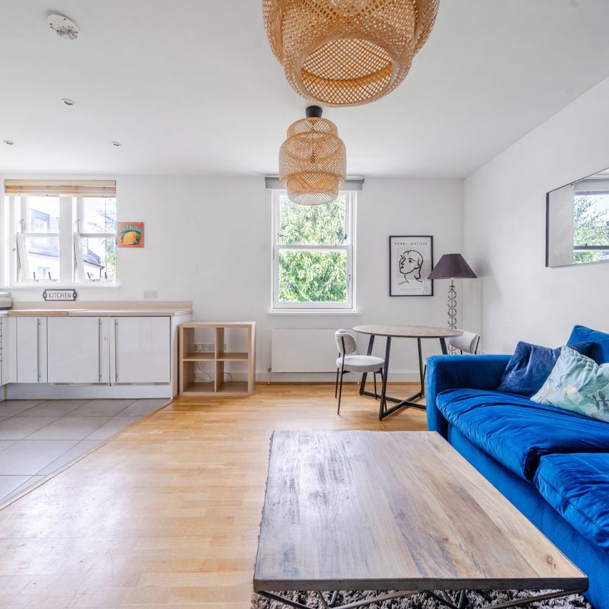 Reynolds Road, London, W4 - Photo 1