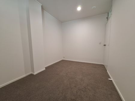 Refurbished lovely 2 bedroom apartment - Photo 3