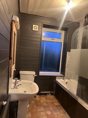 4 bedroom terraced house to rent - Photo 4