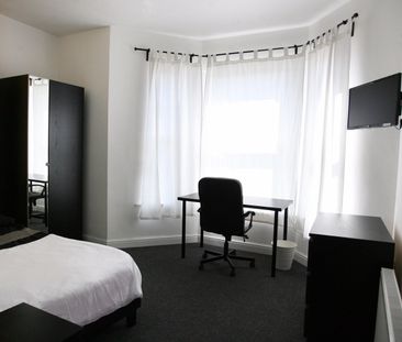 6 Bed Semi-Detached House, Salisbury Road, L15 - Photo 2