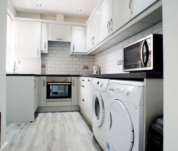 4 bedroom terraced house to rent - Photo 5