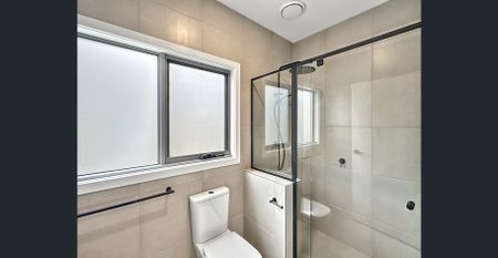 🏡 5-Bedroom House in Eynesbury - Photo 2