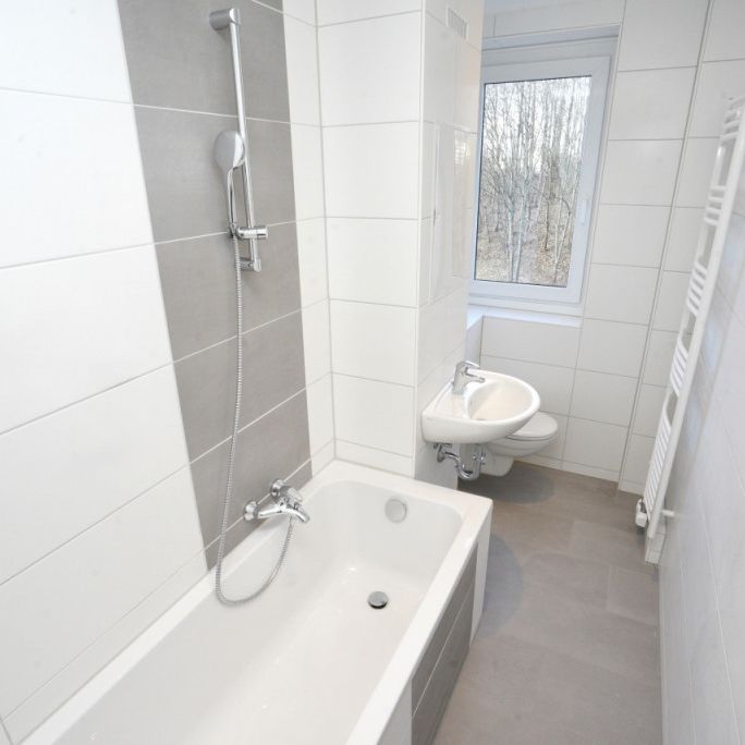 Frisch saniert / Balkon / Aufzug - Photo 1