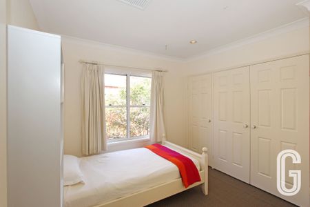 2/3 Hillview Crescent, The Hill NSW 2300 - Photo 4