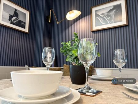 4 bedroom semi-detached house to rent - Photo 4