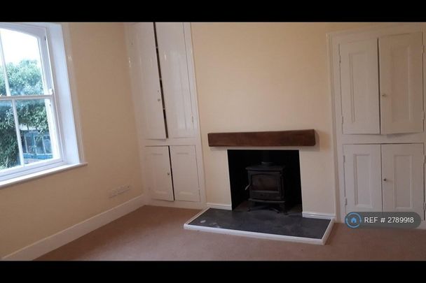 4 bedroom semi-detached house to rent - Photo 1