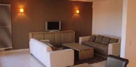 WOLUWE ST. PIERRE : APPARTEMENT MEUBLE 2 CHAMBRES + TERRASSES - Woluwé-saint-pierre - Foto 2