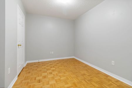 For Lease - 2466 Newcastle Crescent, Oakville, Ontario - Photo 4