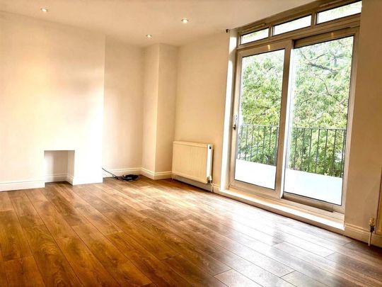 4 bedroom flat to rent - Photo 1