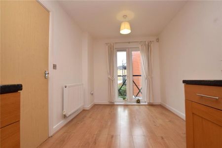 3 bedroom end of terrace house to rent - Photo 2