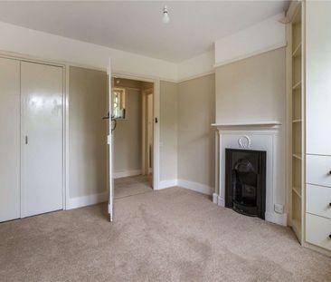 Characterful ground floor flat with generous rear garden - Photo 3
