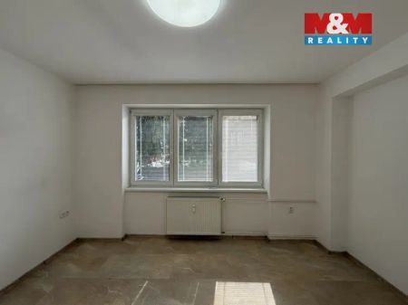 Pronájem bytu 2+1 v Jaroměři, ul. Královédvorská - Fotografie 2