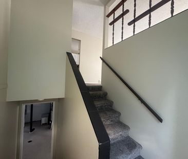 Newley Renovated Duplex Close to Bower Mall!! - Photo 5