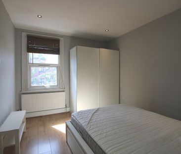 3 bedroom flat to rent - Photo 3