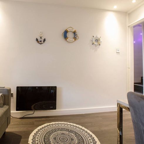 Saint Thomas Street - Photo 1