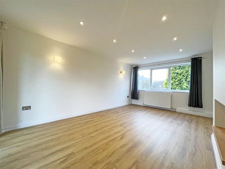 3 bedroom Detached house to rent - Photo 2