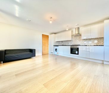 2 Bed Flat, Charter House, IG1 - Photo 5