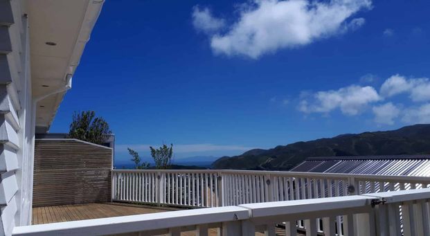 Sun, sky, views, clean, tidy, warm and dry! - Photo 1