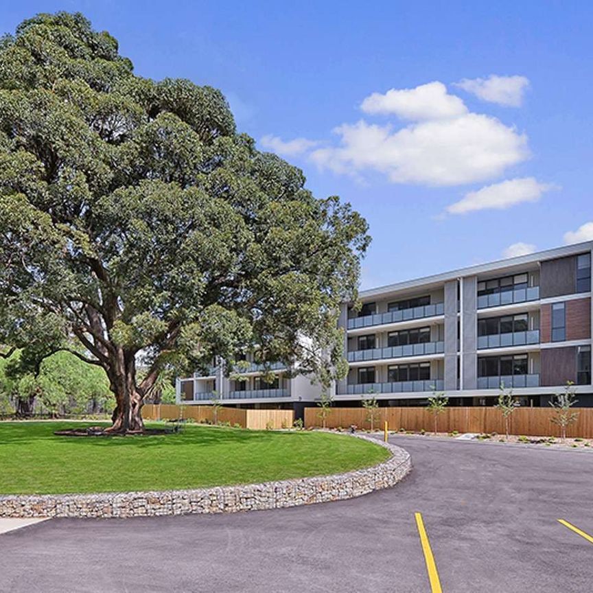 MODERN TWO BEDROOM APARTMENT - Photo 1