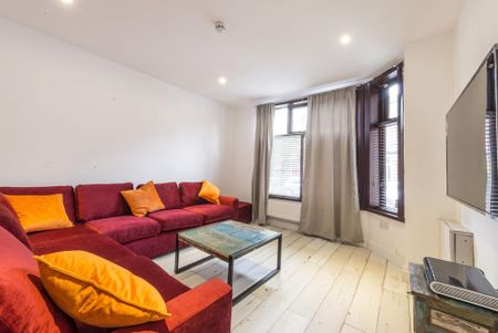 8 bedroom terraced house to rent - Photo 2