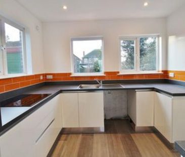 3 bedroom semi-detached house to rent - Photo 5