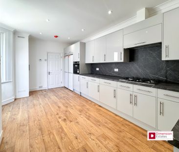 Park Grove Road, E11, London - Photo 3