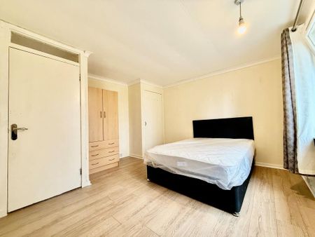 3 bedroom flat to rent - Photo 2