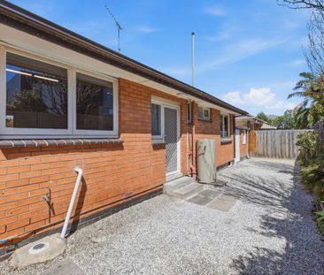 Spacious 2-Bedroom Unit Moments from Mordialloc Beach - Photo 6