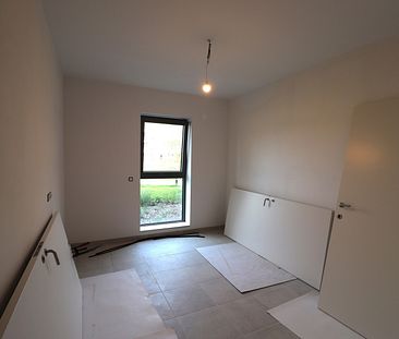 Een BEN-nieuwbouwappartement met 2 slaapkamers, terras, autostaanplaats en kelderberging. - Photo 1