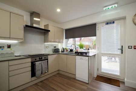 1 bedroom in a house share to rent - Photo 5