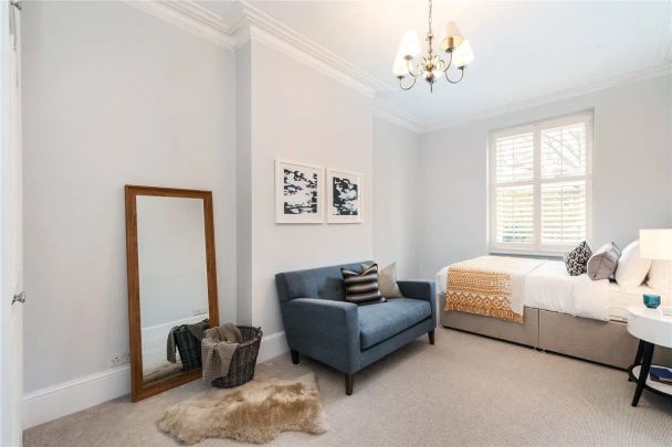 4 bedroom flat in South Kensington - Photo 1