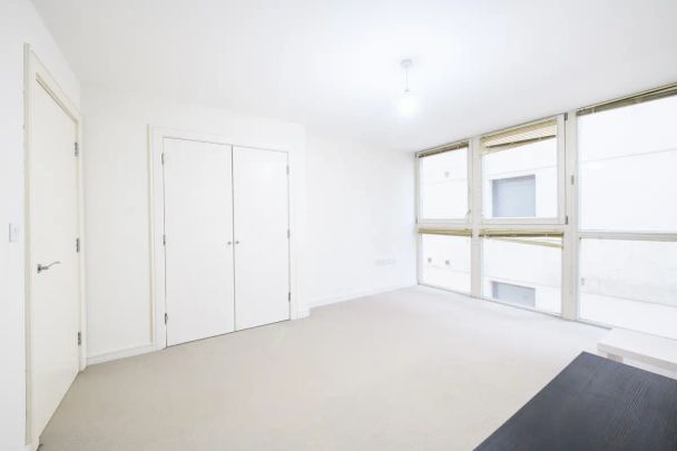 2 bedroom in Richmond - Photo 1