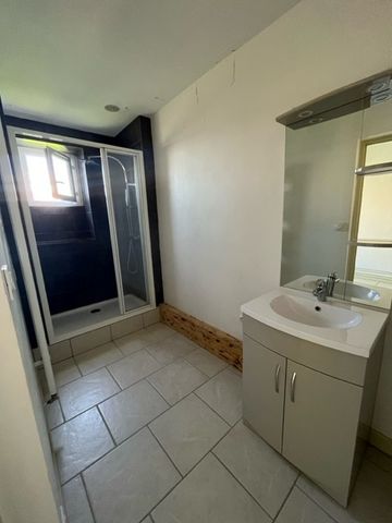 Dans belle maison, joli T1 entièrement rénové - Photo 2