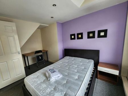 2 bedroom terraced house to rent - Photo 2