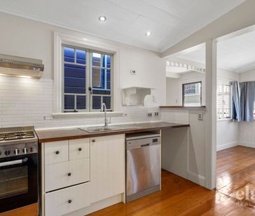 Character, Charm & Inner-City Convenience in Kangaroo Point - Photo 5