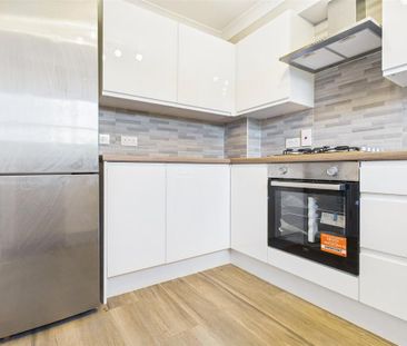 5 bedroom semi-detached house to rent - Photo 1