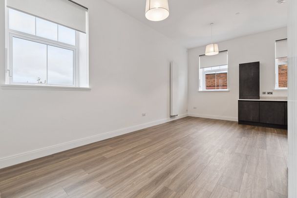 Flat 2/7, 3 North Woodside Court - Photo 1