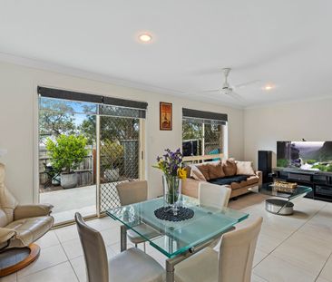 Fully renovated large townhouse with 4 split systems - Photo 2