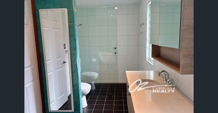 Stunning Waterfront 3-Bedroom Home - Photo 2