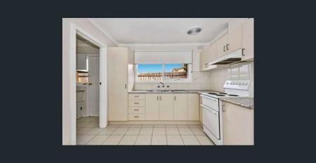 Convenient and quiet living - Photo 3